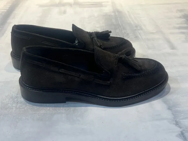-MUSTO ARTIGIANI Mocassino in pelle scamosciato con nappine TESTA DI MORO