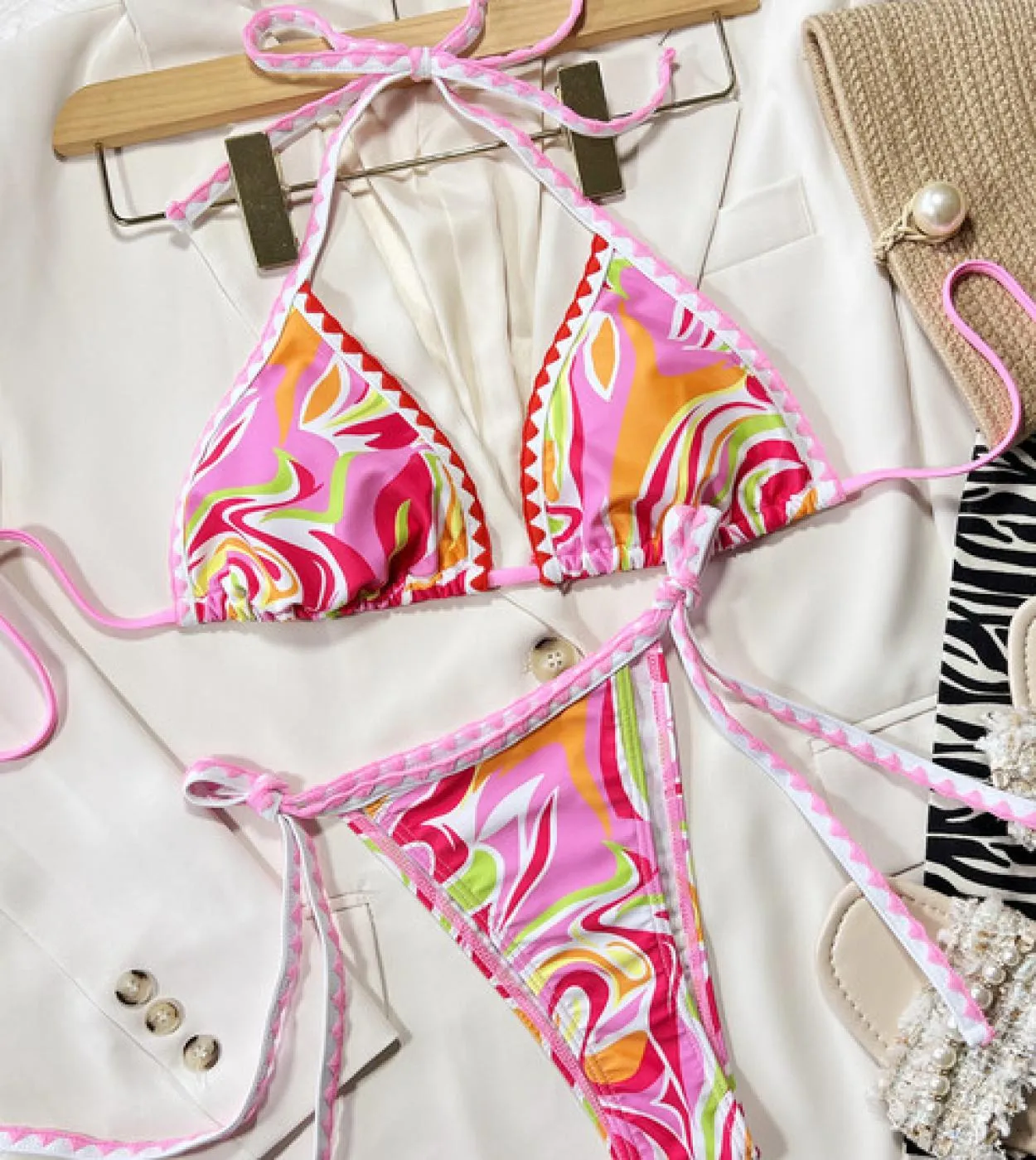 2023 New Pink Bikini Costume da bagno a due pezzi Triangolo da donna Reggicalze Costume da bagno senza schienale Vita bassa Cost