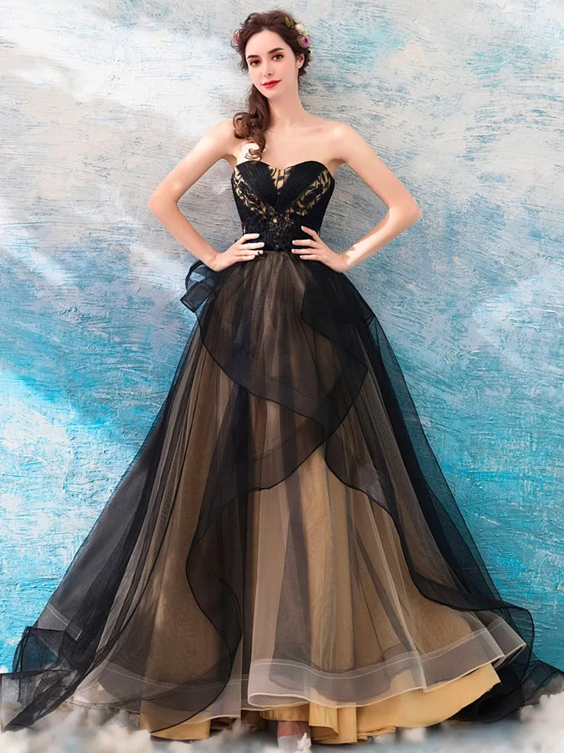 Bicolor - Abito da sposa nero con fondo color carne e gonna vaporosa multistrato