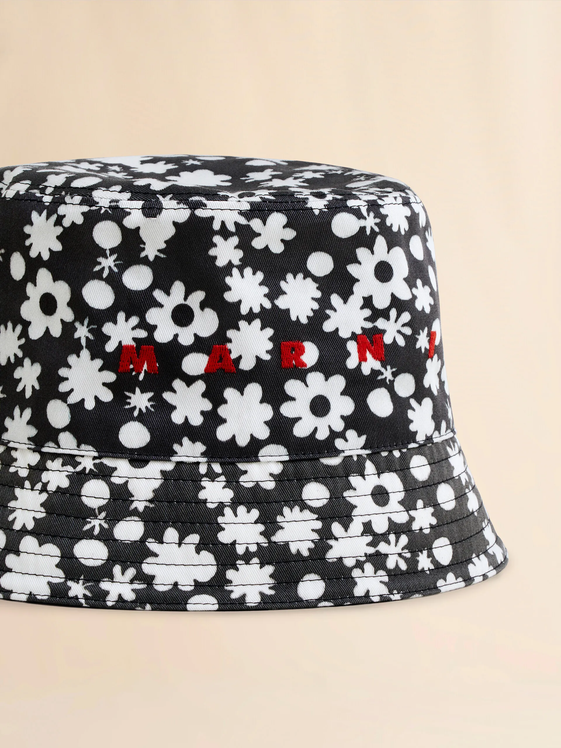 Cappello bucket in cotone con motivo Pop Fields bianco e nero