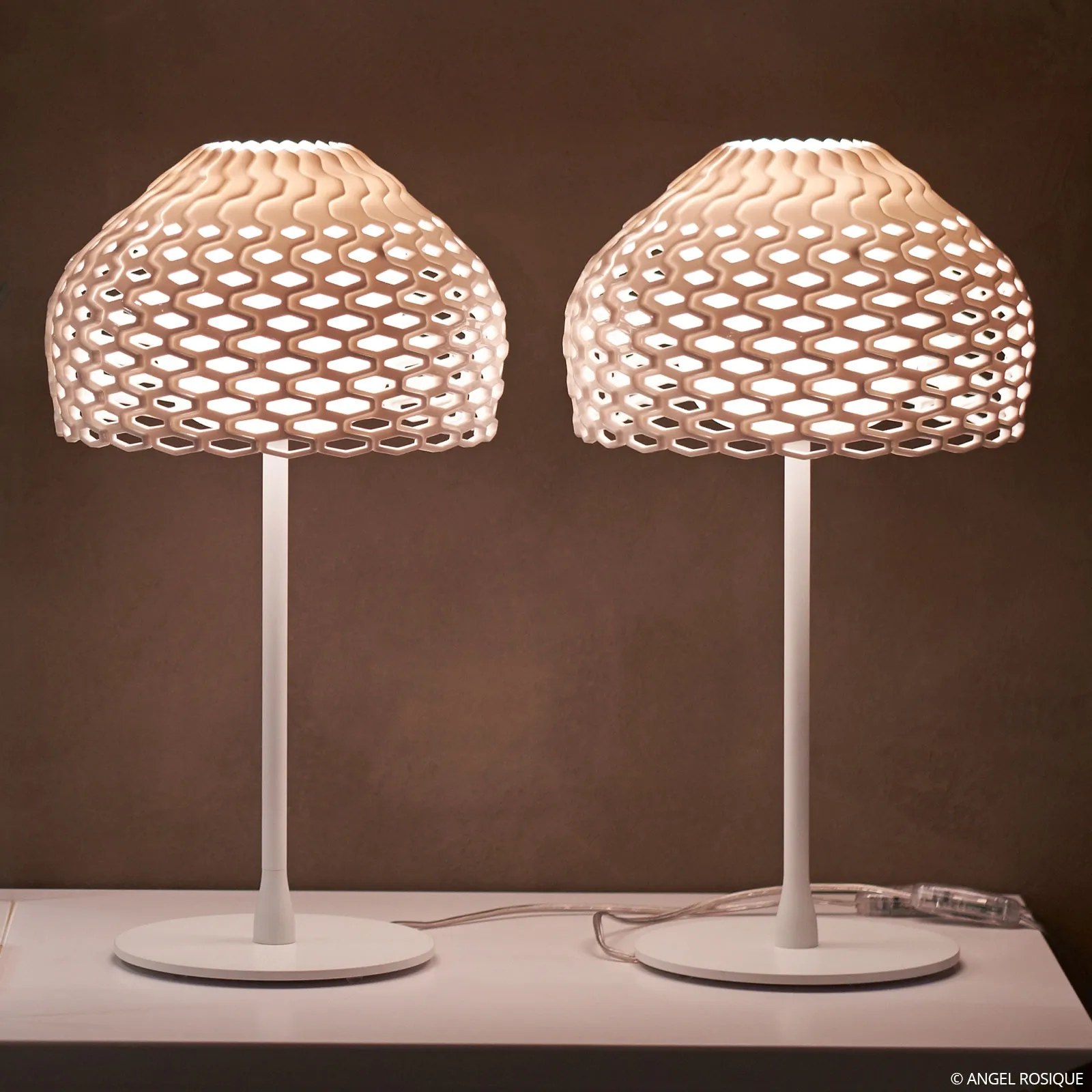 FLOS Tatou T lampada da tavolo con dimmer, bianco