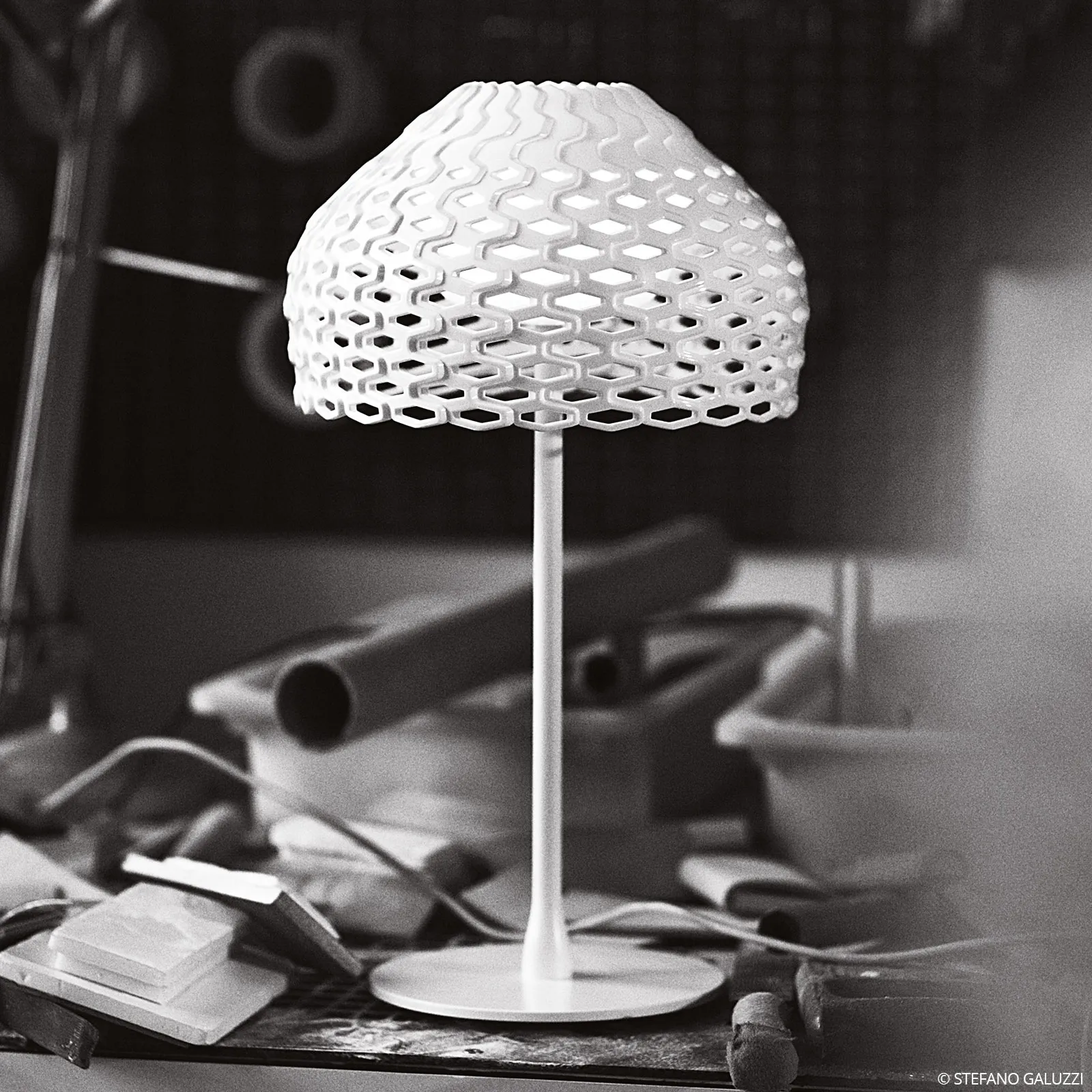 FLOS Tatou T lampada da tavolo con dimmer, bianco