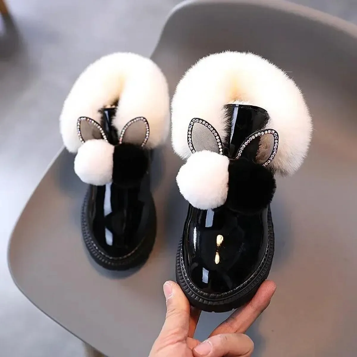 Inverno 2024 nuova moda bambino peluche stivali corti scarpe di cotone caldo bambini simpatico coniglio stivali da neve antisciv