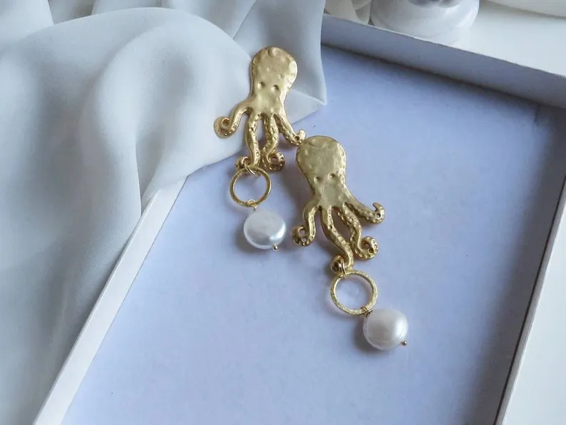 Orecchini Pendenti in Ottone con Perle Barocche Piatte e Polipetti