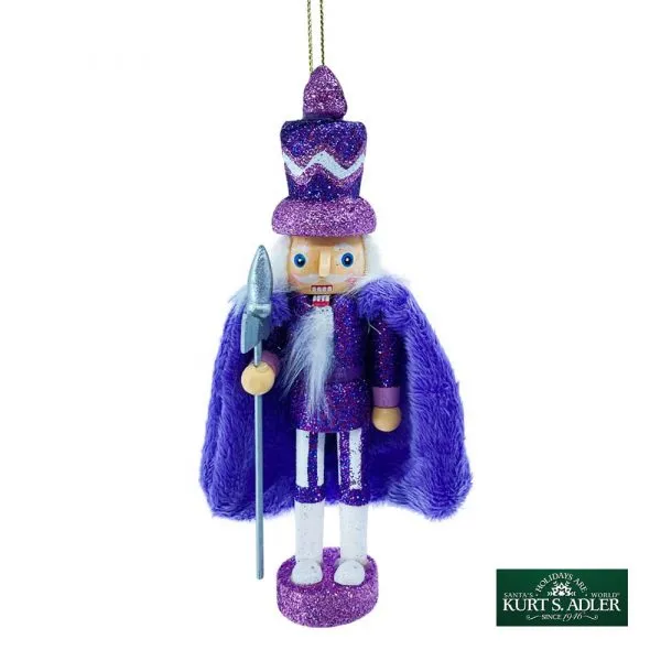 Soldatino Schiaccianoci Pregiato in Legno con Abito Viola Glitter e Mantello Peloso Kurt Adler – H 15 cm