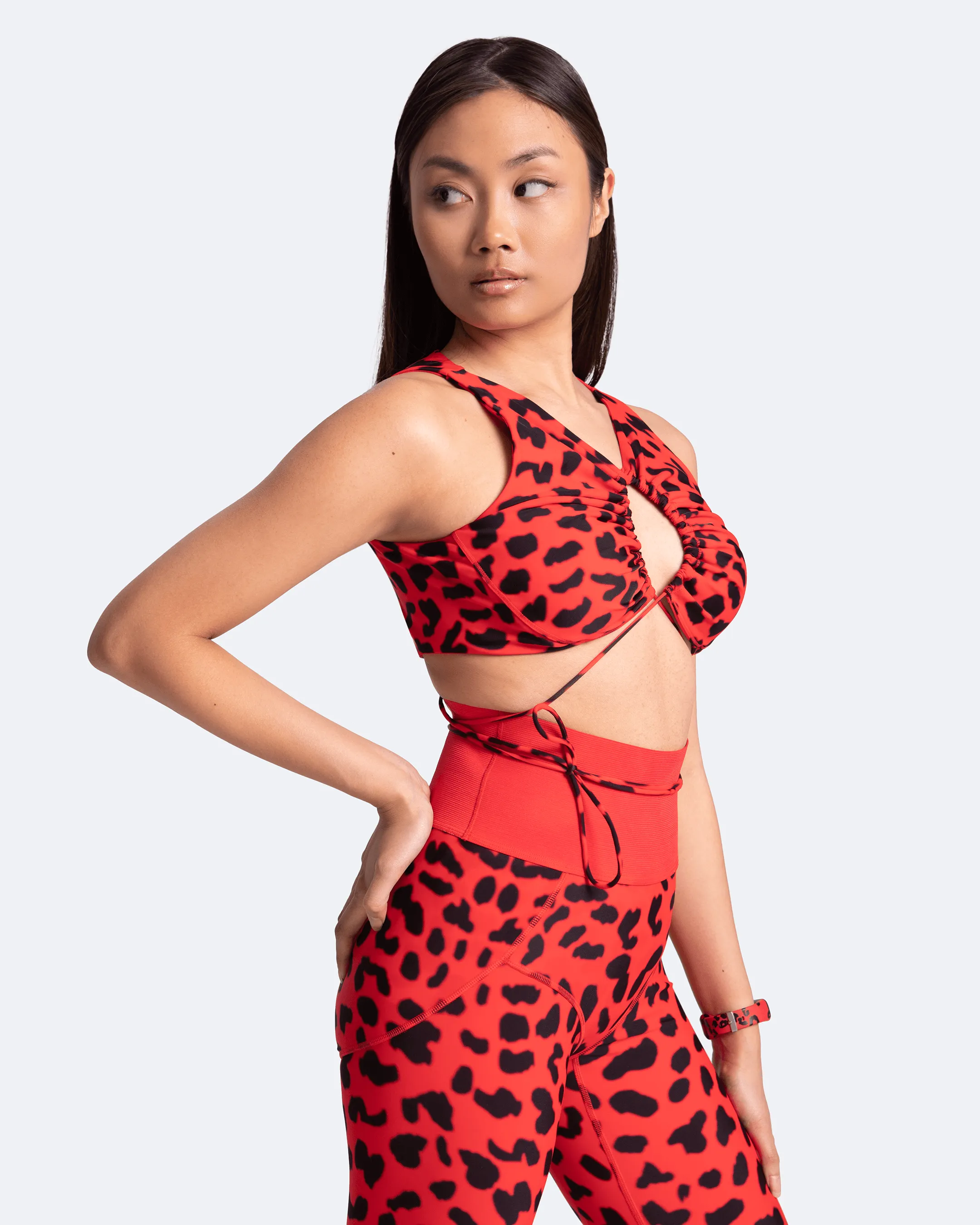 Top aderente sexy con laccetti frontali  