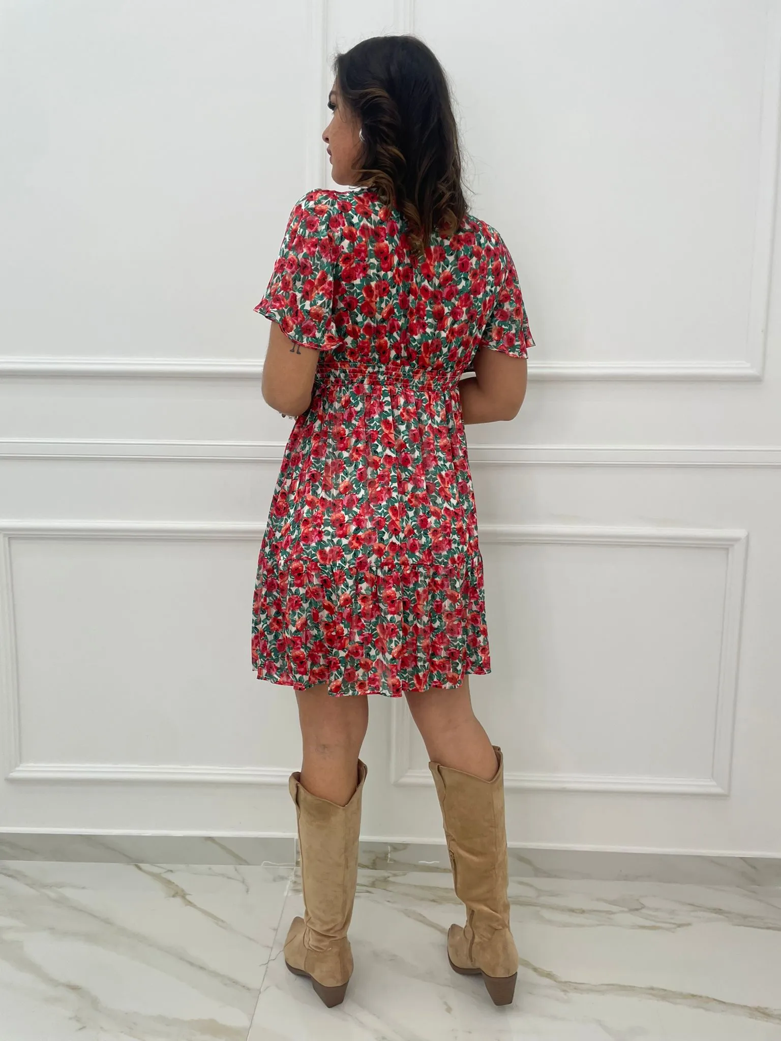 Vestitino fantasia rose e scollo a V